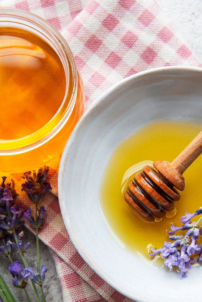 ¡Cuidemos de las abejas! Beneficios y usos de la miel-Claudia&amp;Julia
