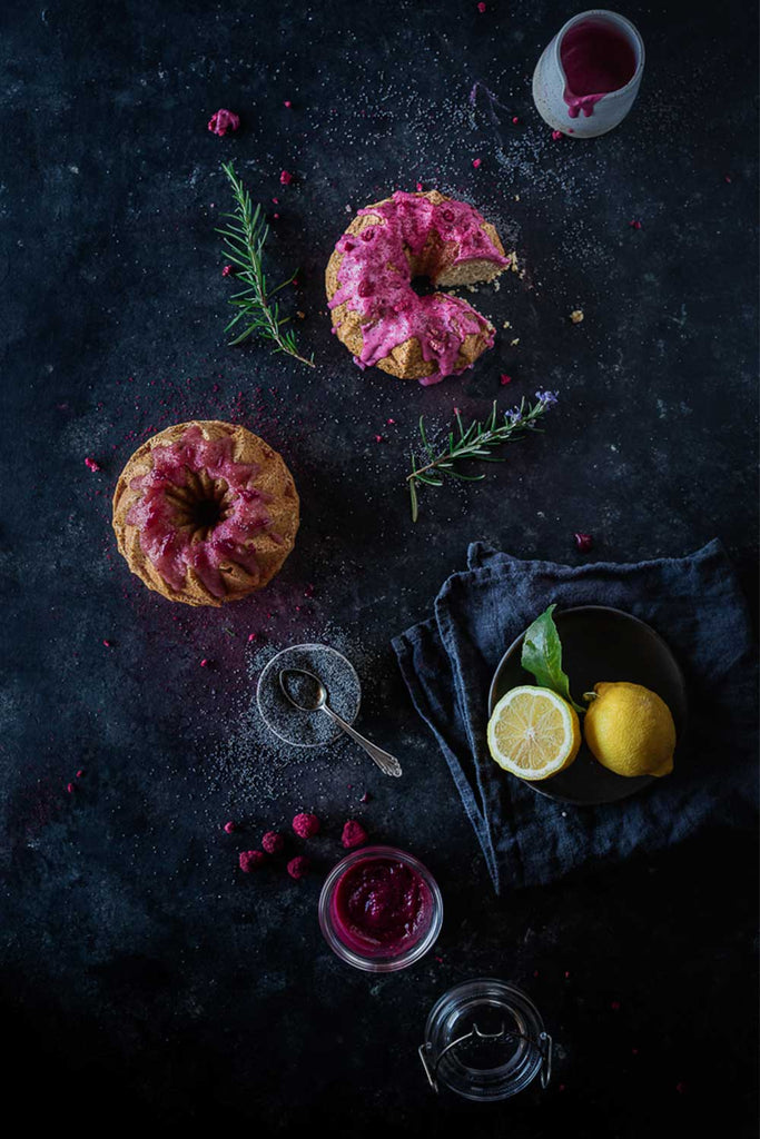Bundt Cake de limón y amapola con glaseado de frambuesa (sin gluten)