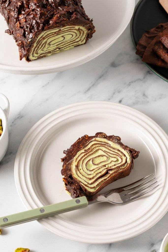Crepe roll de chocolate y pistacho con glaseado crujiente