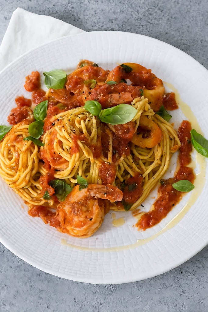 Espaguetis con ragú de sepia y gambas