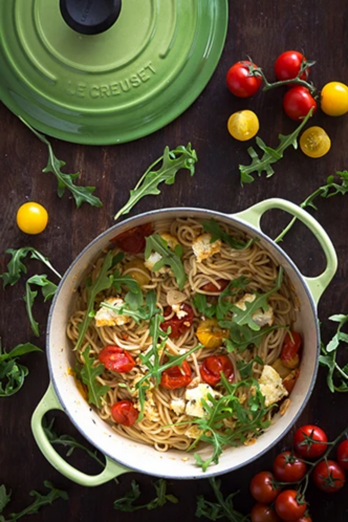 Espaguetis con tomates rama y ricotta asada de Jamie Oliver