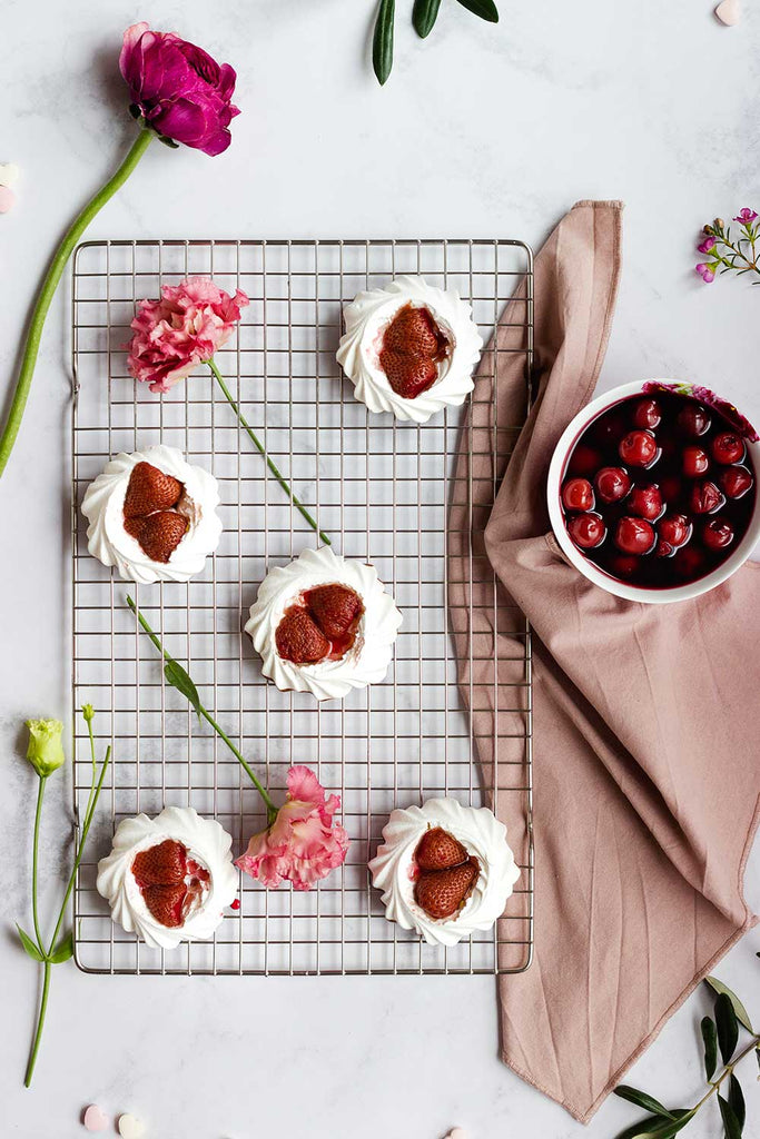 Nidos de merengue con fresas