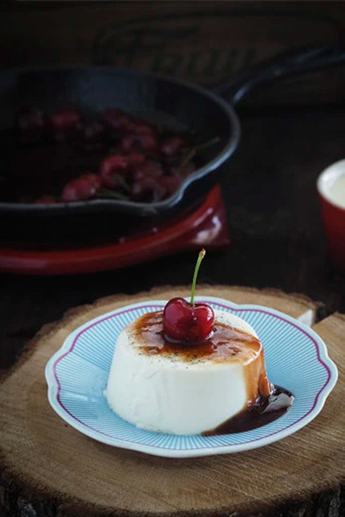 Panna cotta con salsa de cerezas