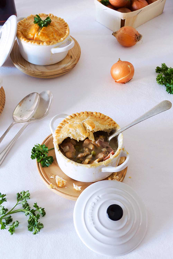 Pastel individual de pollo y bacon en mini-cocotte