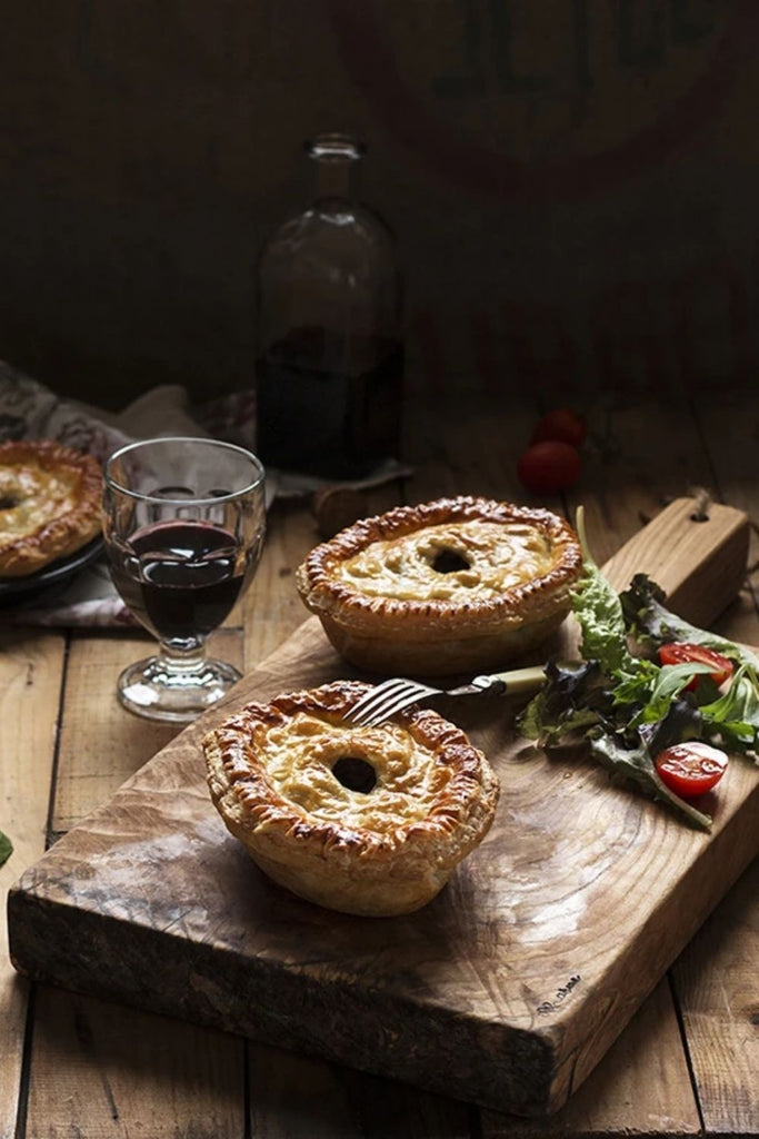 Pasteles de carne al vino con trompetas de la muerte