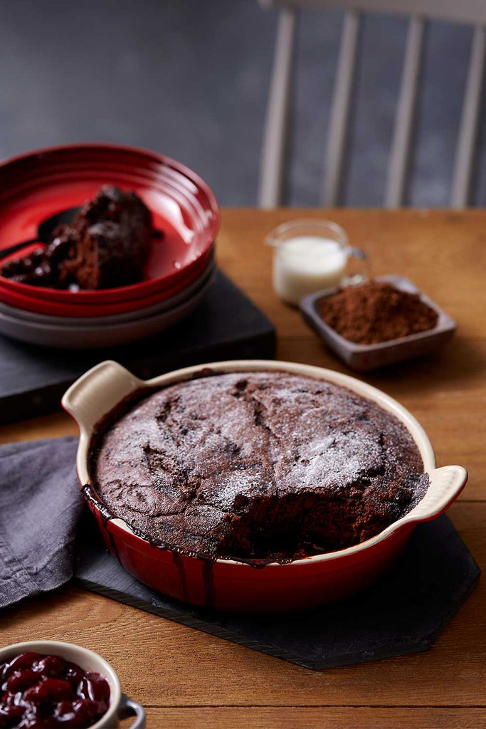 Bizcocho de chocolate y cerezas