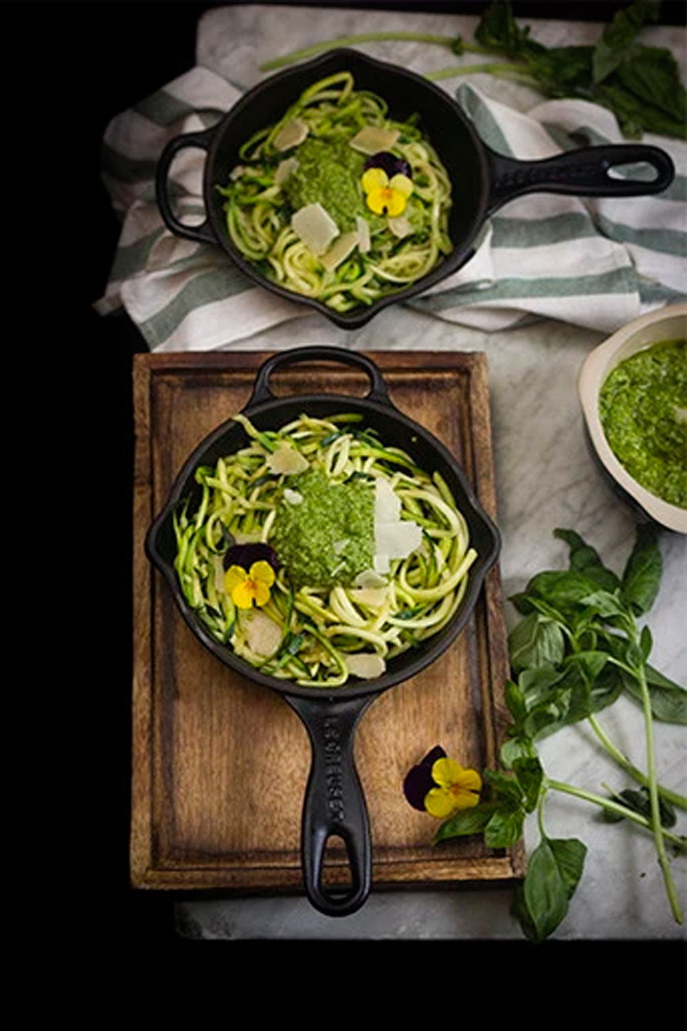 SPAGHETTI DE CALABACIN CON PESTO DE AGUACATE