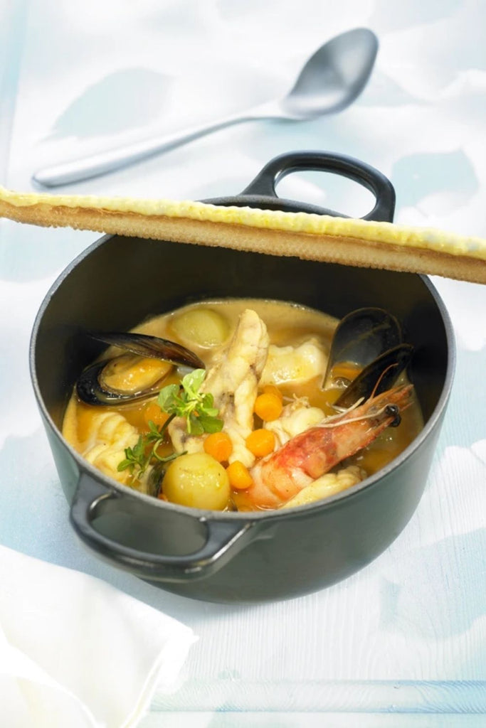 Suquet de rape con langostino, mejillón y pan de allioli de avellanas
