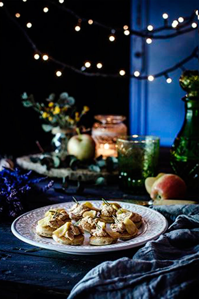 Blinis con foie gras y manzana caramelizada