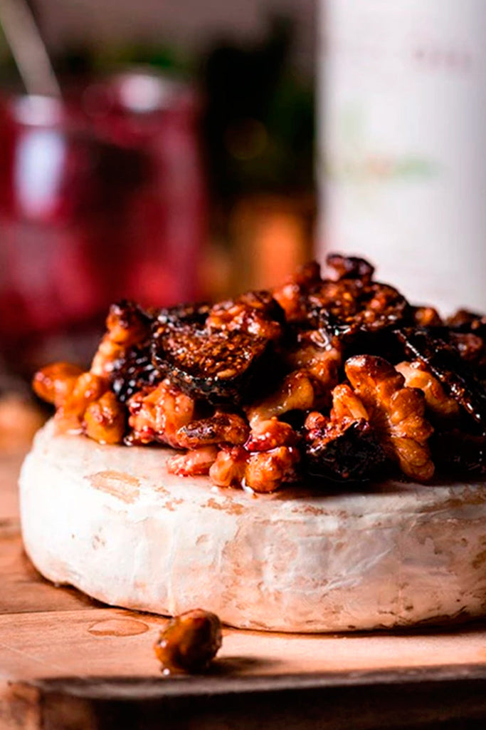 Brie al horno con higo y nueces