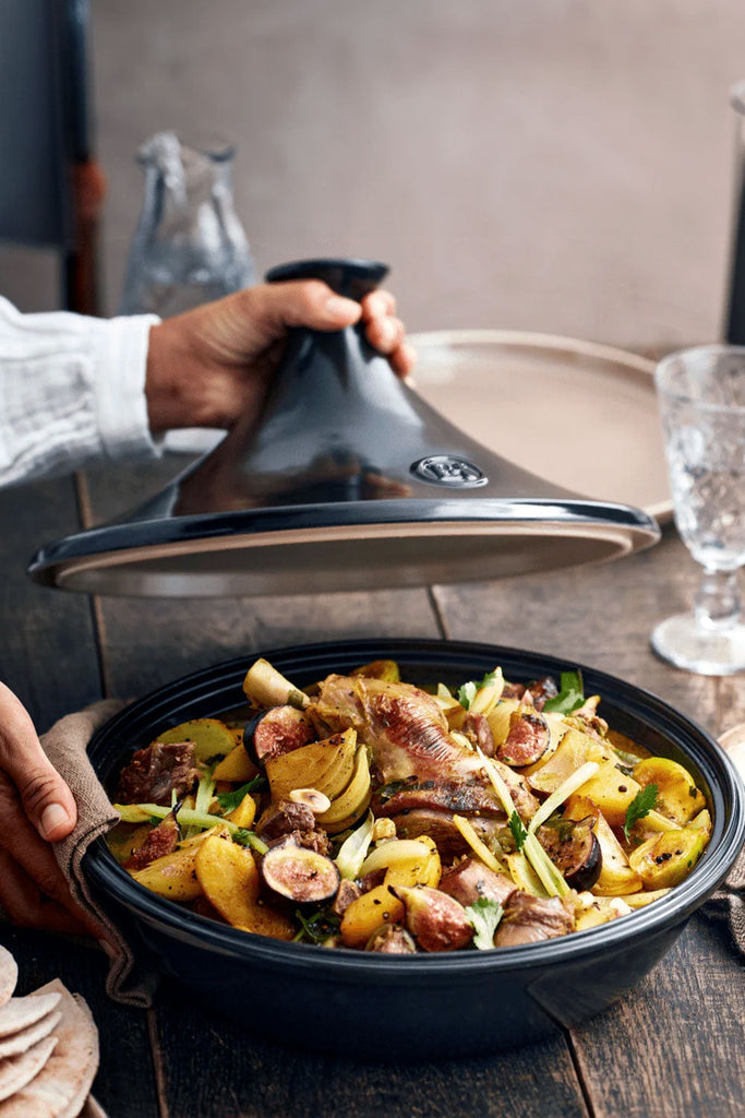 Tajine de cordero con higos, manzanas y almendras