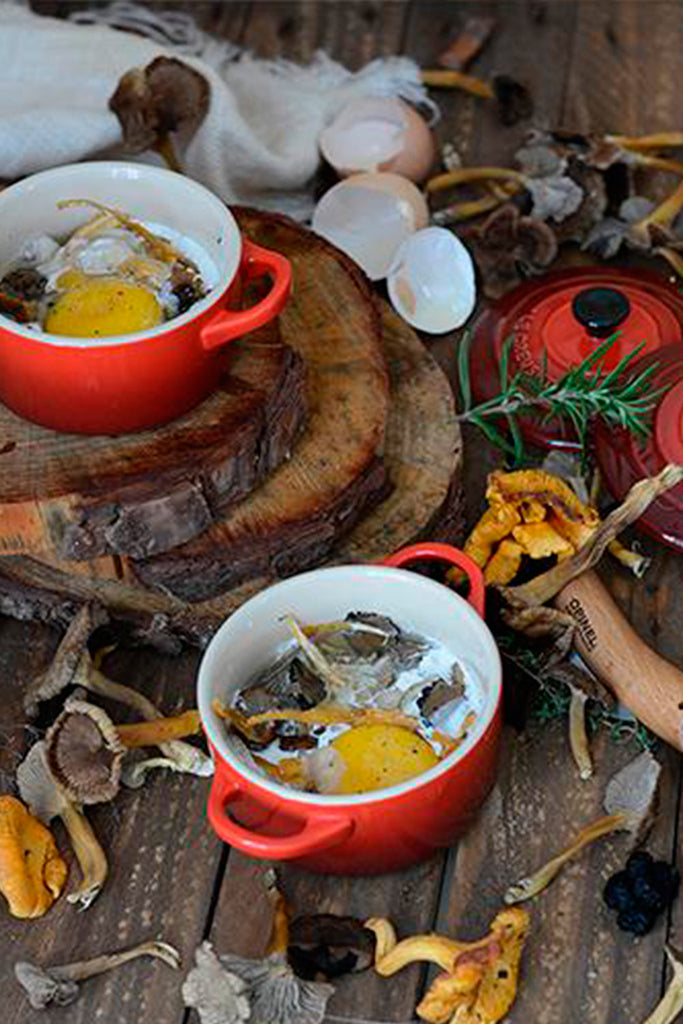 Huevos trufados con setas en mini-cocotte