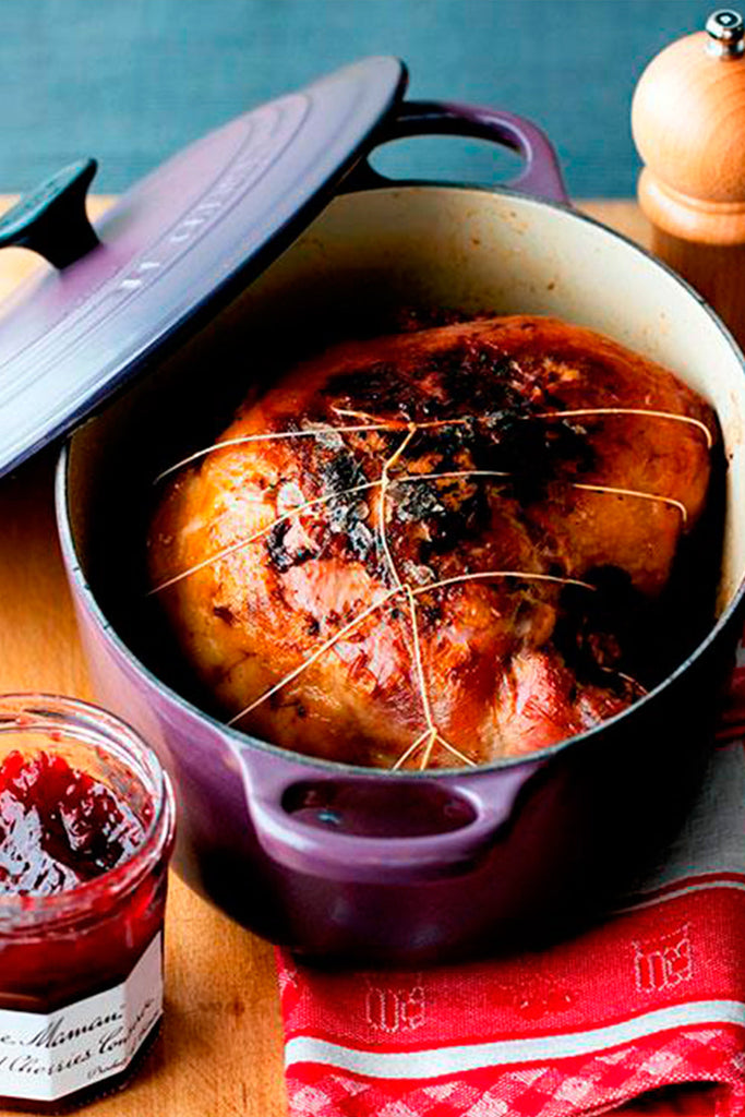 Pierna de cordero con cerezas y piñones