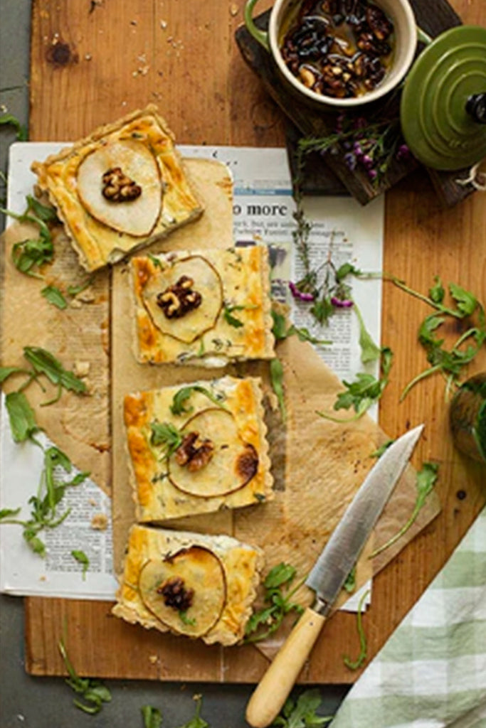 Tarta de roquefort y nueces con crujiente de pera
