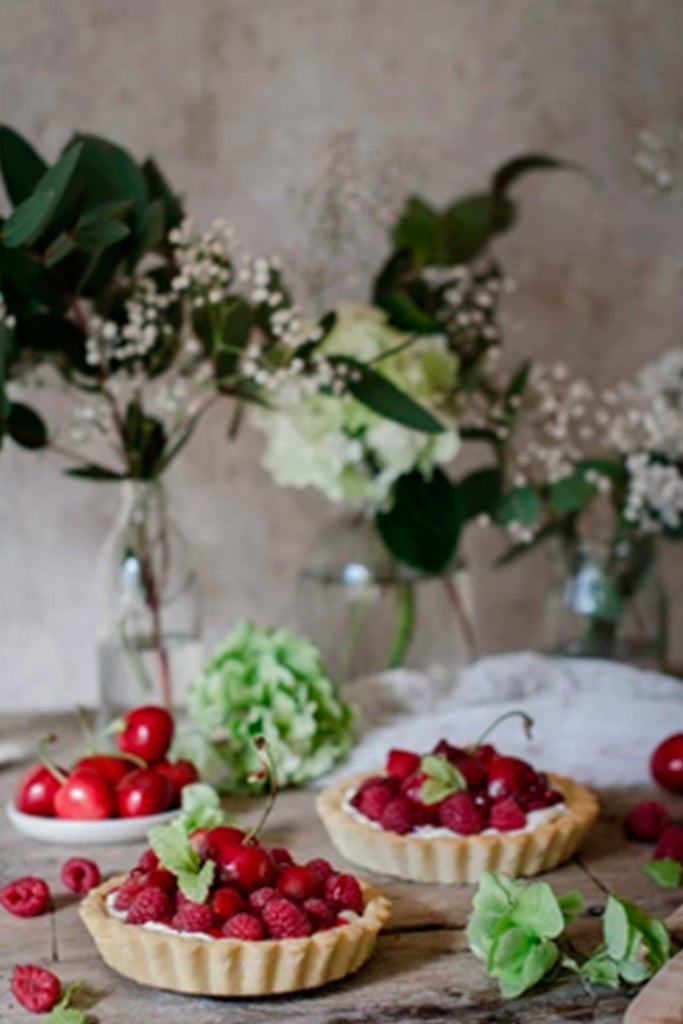 Tartaletas de cereza y frambuesa con crema de mascarpone