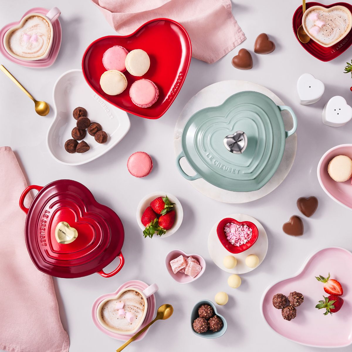 Le Creuset, Cocotte en Fonte Émaillée en Forme de Cœur, 18 cm Le Creuset, Cocotte en Fonte Émaillée en Forme de Cœur, 18 cm