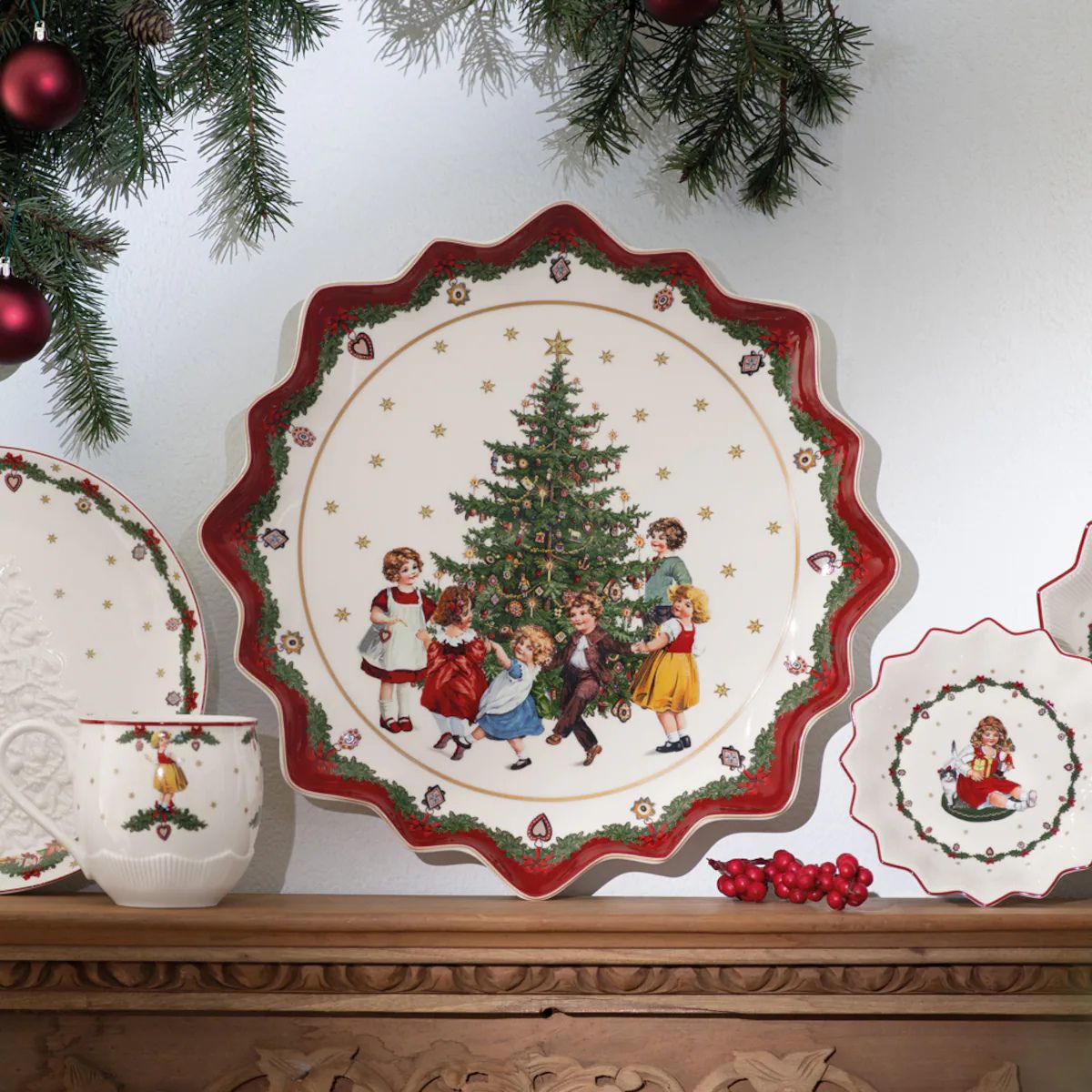 Large Christmas porcelain serving platter Toy's Fantasy Villeroy