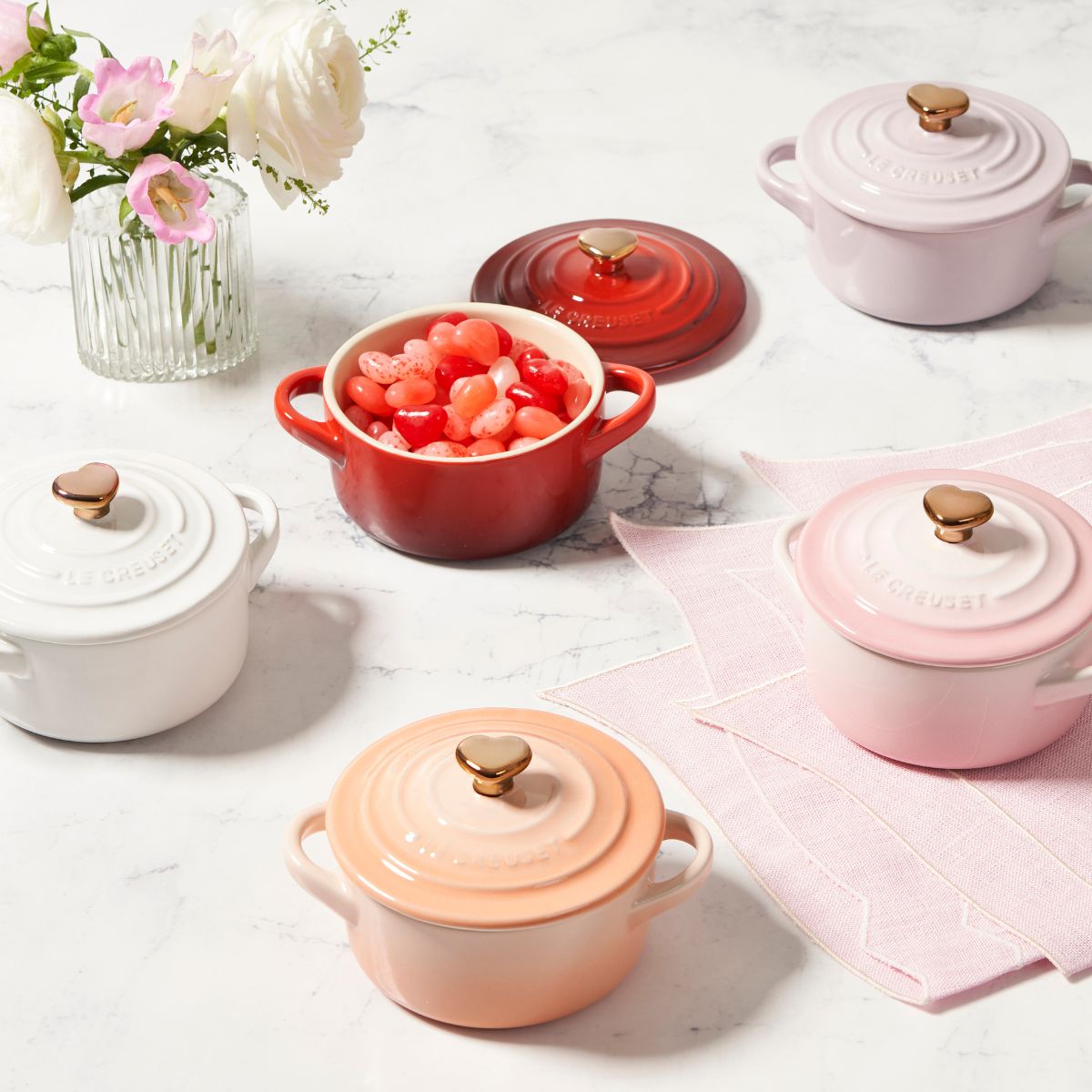 Le Creuset Mini-Cocotte aus Steinzeug mit goldenem Herzknauf