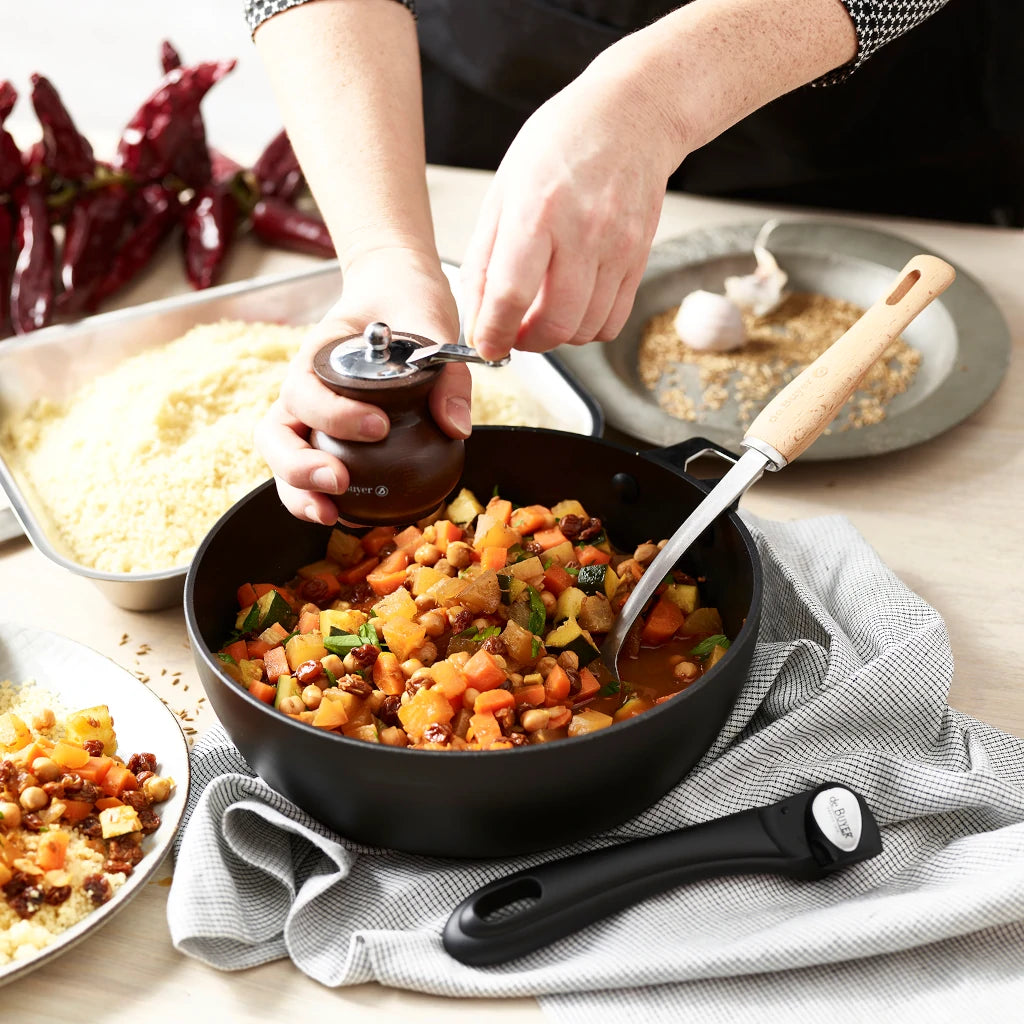 De Buyer- Frying pans, saucepans, woks and accessories De Buyer- Frying pans, saucepans, woks and accessories