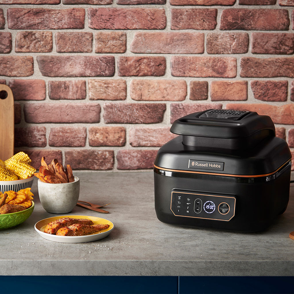 Russell Hobbs Satisfry Air & Grill Air Fryer and Food