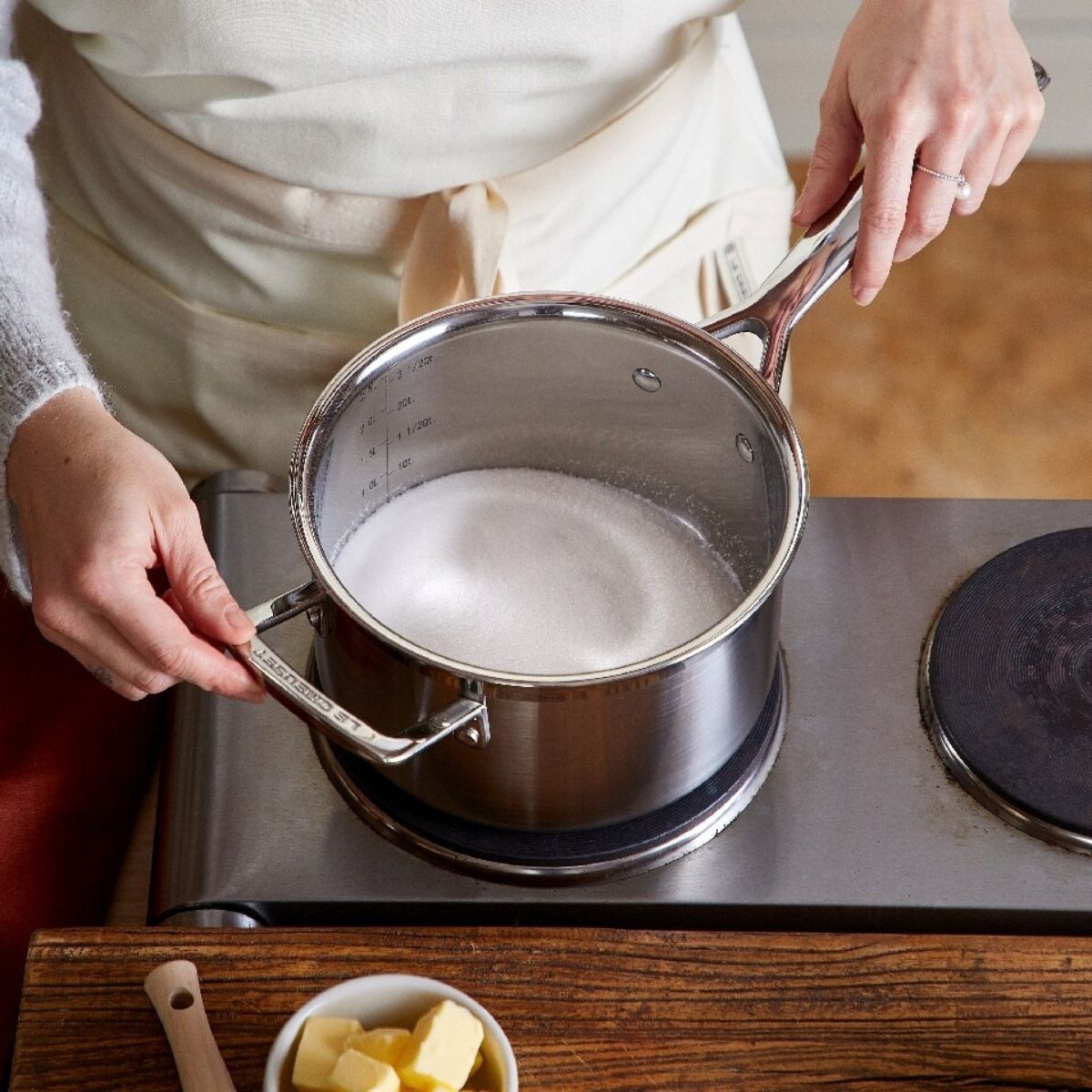 Série 3 CASSEROLES LE CREUSET fonte émaillée avec bec verseur Série 3 CASSEROLES LE CREUSET fonte émaillée avec bec verseur