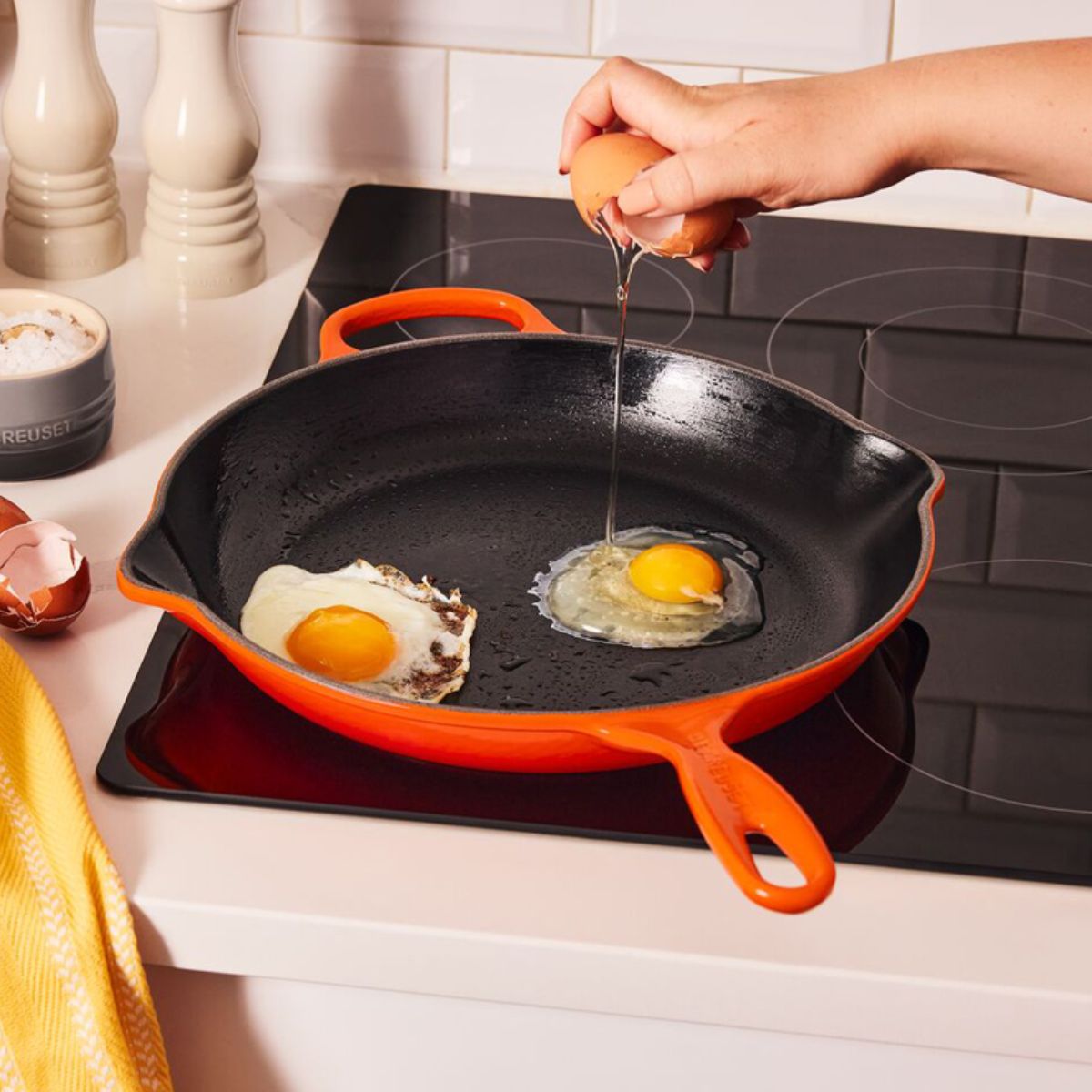 Le Creuset Cast Iron Round Skillet - Claudia&Julia