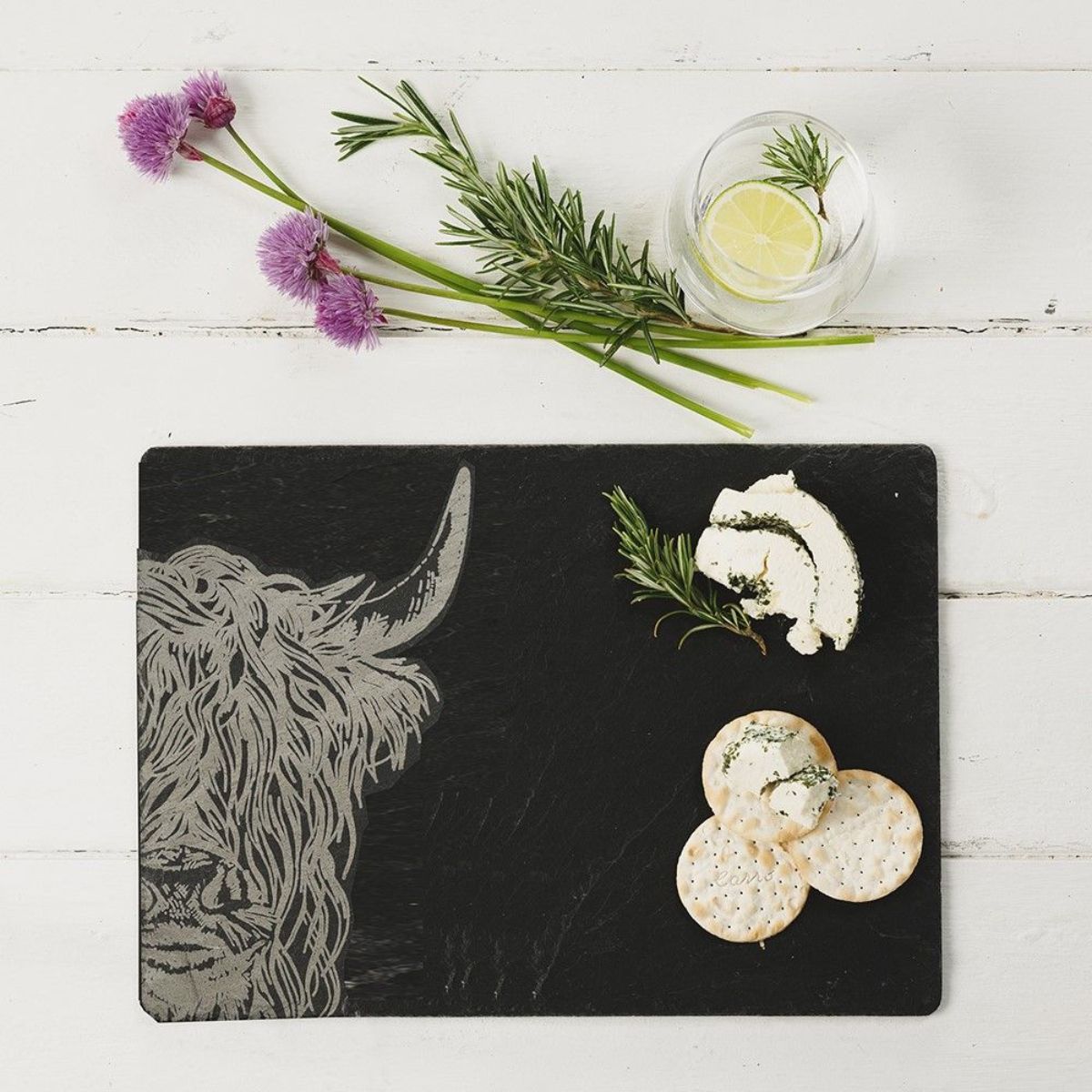 Grande Set di taglieri e coltelli per salumi di lusso - Tagliere per formaggi Heese in legno di bambù premium - Con vassoio da portata con cassetto estraibile unico Desktop Grande Set di taglieri e coltelli per salumi di lusso - Tagliere per formaggi Heese in legno di bambù premium - Con vassoio da portata con cassetto estraibile unico Desktop