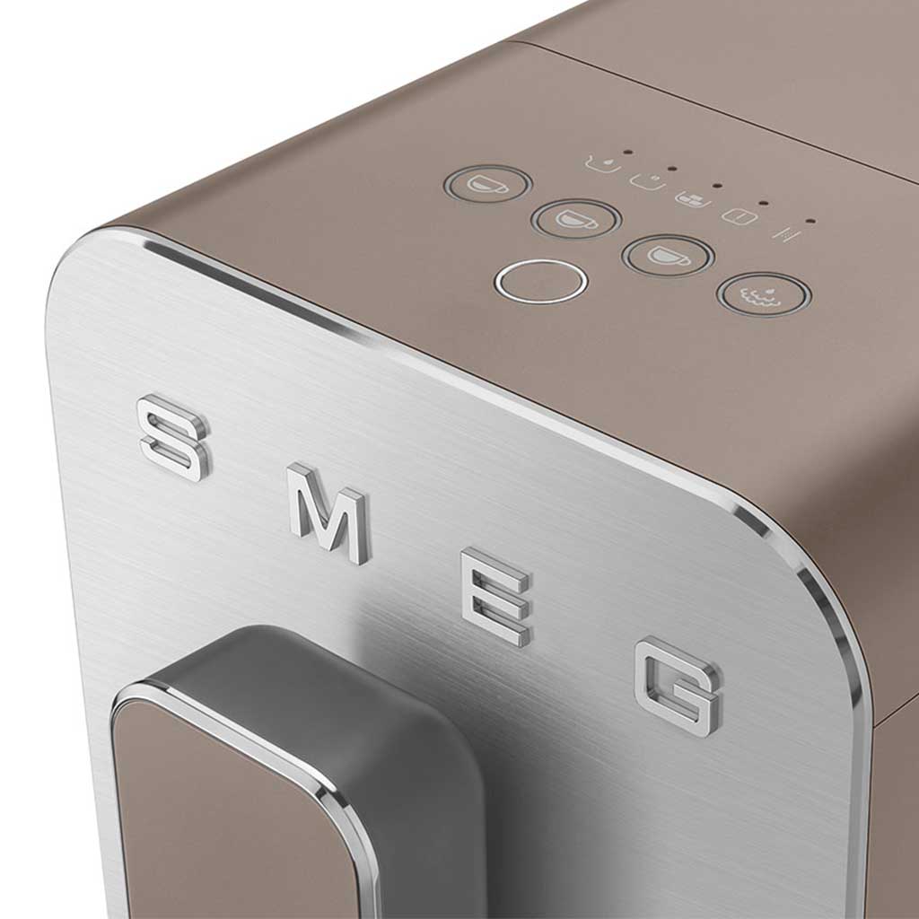 Cafetera superautomática con vapor de Smeg-SMEBCC02TPMEU