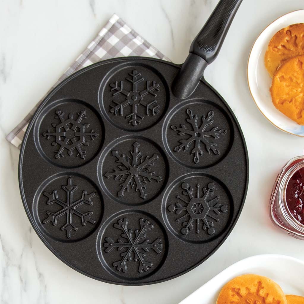  Nordic Ware Snowflake Pancake Pan: Novelty Cake Pans: Home &  Kitchen