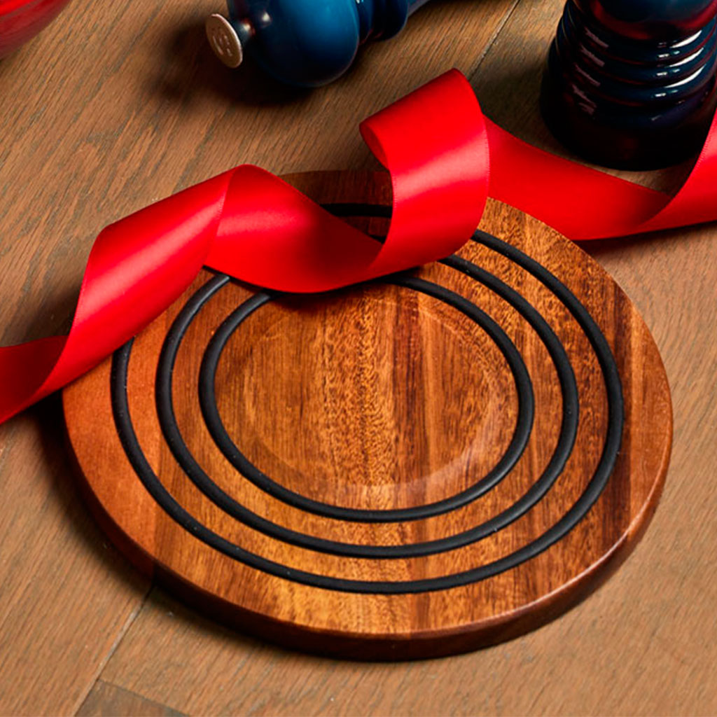 Le Creuset Magnetic Wooden Trivet with Silicone Rings for Dutch