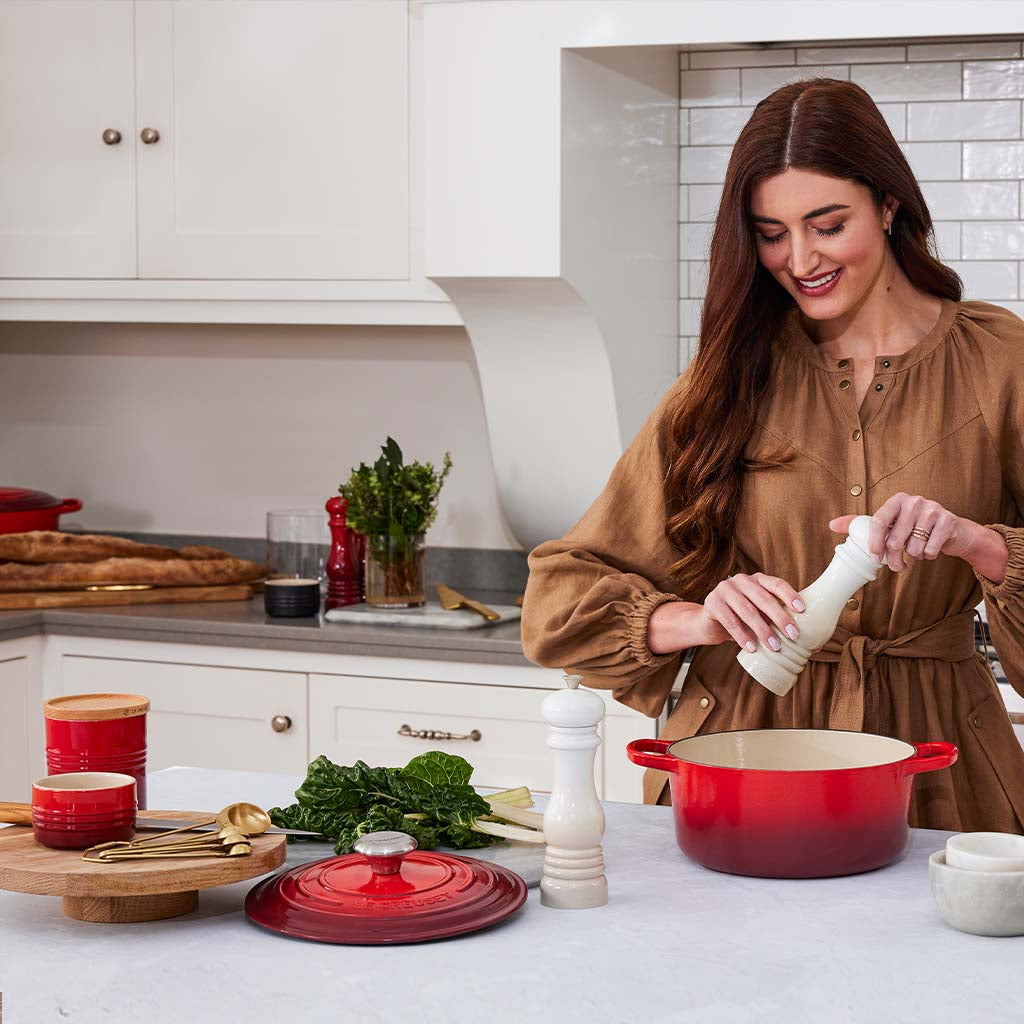 Présentoir Le Creuset 5 niveaux présentoir orange émail neuf Présentoir Le Creuset 5 niveaux présentoir orange émail neuf