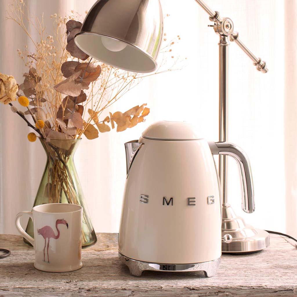Electric Kettle 50' Style by SMEG - Claudia&Julia