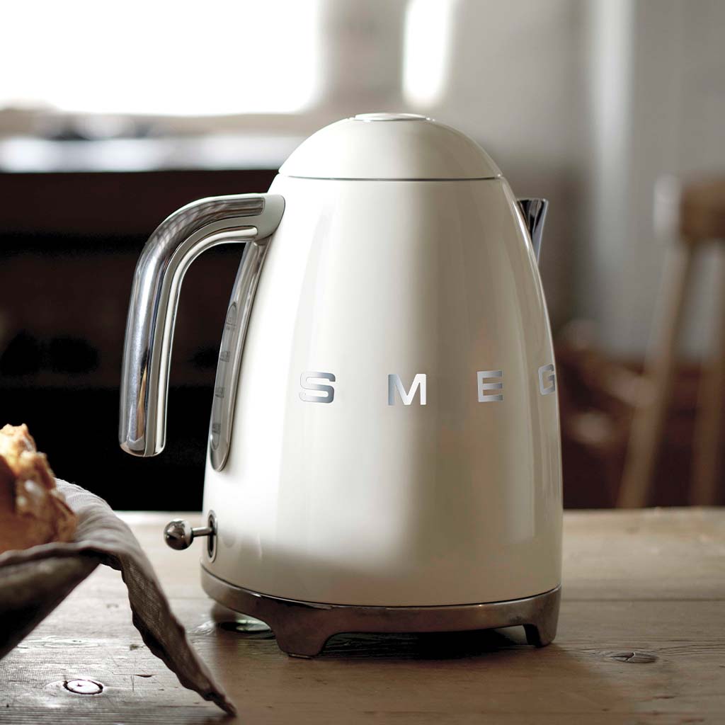 Electric Kettle 50' Style by SMEG - Claudia&Julia